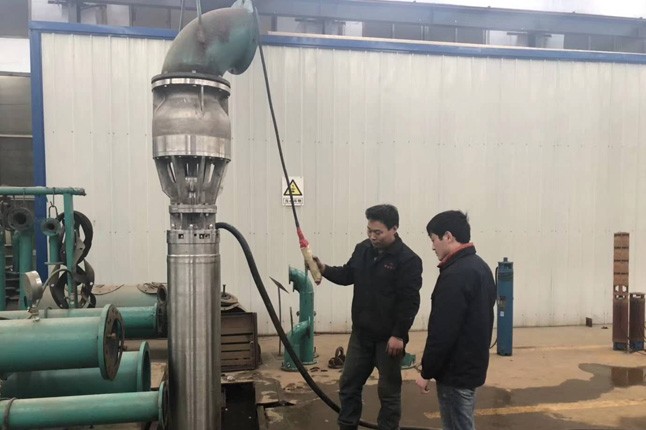 流量1200立方、楊程18米的不銹鋼304材質(zhì)潛水泵測(cè)試合格