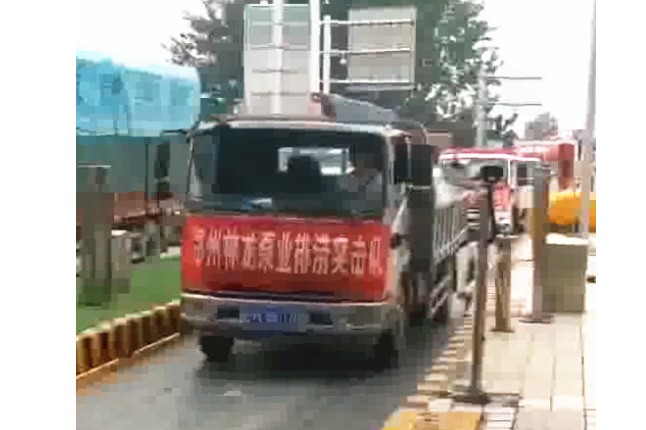 我公司新組織的搶險排澇設(shè)備及人員，出發(fā)馳援焦作災(zāi)區(qū)，兄弟們辛苦了，加油！