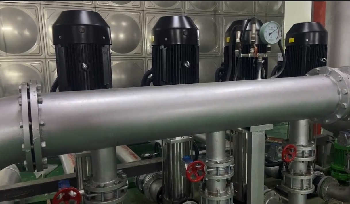 高鐵客運(yùn)站首批4臺(tái)主供水泵安裝完成，即將投入春運(yùn)供水